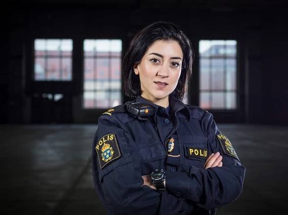 Gizem Erdogan - Tunna blå linjen - Promo