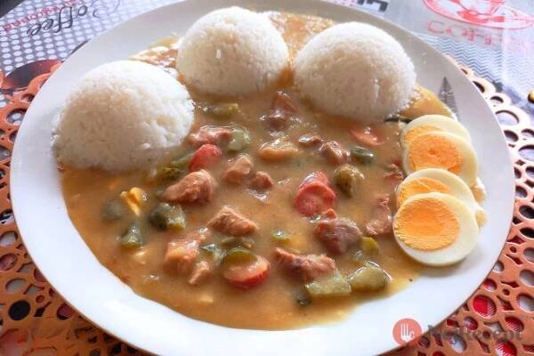 Recept Pravá znojemská omáčka s vepřovým masem a slaninou.