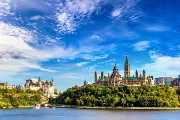 10-day tour of Canada’s Maple Leaf Trail and Niagara Falls