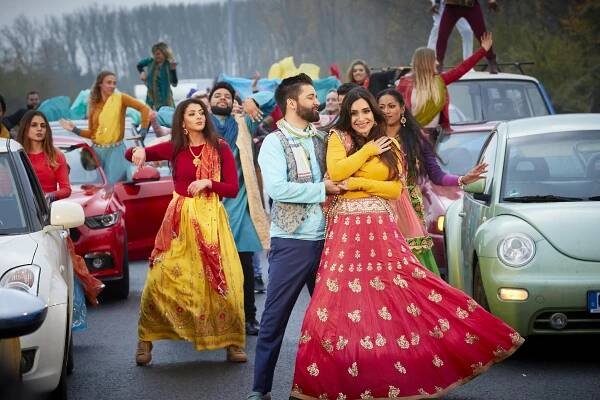 Navíd Akhavan, Stefania Kavas - Kobra 11 - Ať žije Bollywood - Z filmu