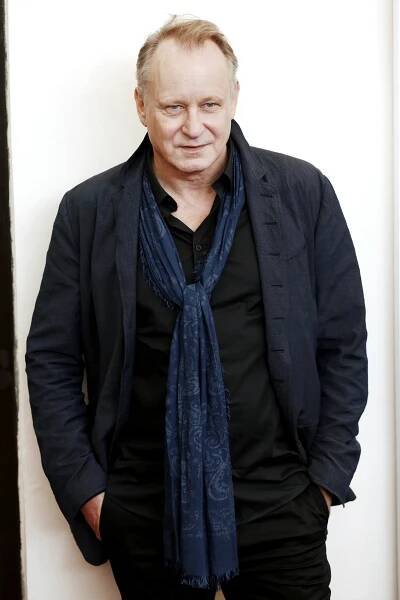 Galerie | Poslední hvězda letošních Varů je na místě! Přijel Stellan Skarsgård | stars24.cz