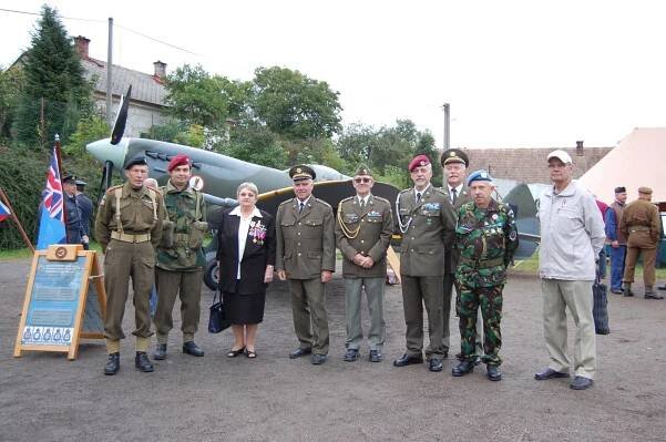Odhalení pamětní desky ku příležitosti 100 let narození Františka Trejtnara | Veteran Car Club Sturm