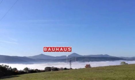 Petice proti umístění reklamního poutače společnosti Bauhaus u nové prodejny na rozhraní měst Trmice a Ústí nad Labem