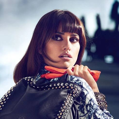 Penelope Cruz For Loewe - Designs Handbag With Monica Cruz