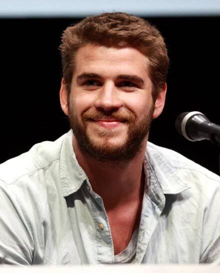 Soubor:Liam Hemsworth by Gage Skidmore.jpg – Wikipedie