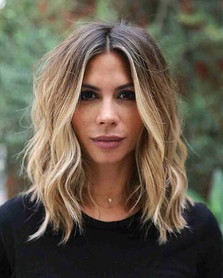 Textured Lob Haircuts Are Trending, Here Are The 29 Coolest Examples | Medium length hair cuts, Medium length hair styles, Lob hairstyle