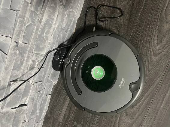 Prodám minimalně použitý IROBOT robotický vysavač Roomba 676 Cena 3500 při rychlém jednání sleva Neuvyužiji - InzerceTrinec.cz