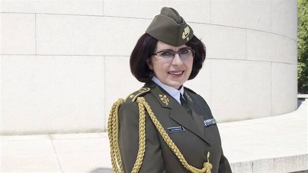Každý sedmý voják v české armádě je žena. Nebojí se za knipl, ale ani výsadku - iDNES.cz