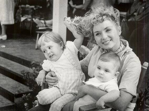 V záři reflektorů: Carrie Fisher a Debbie Reynolds (2016)