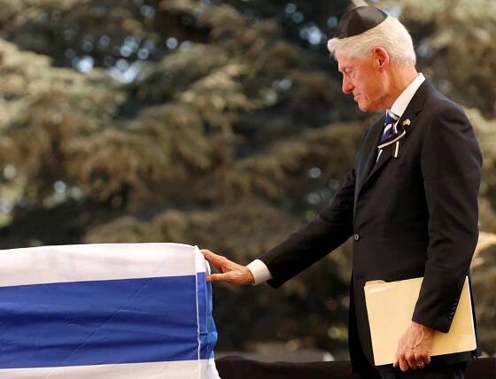 Foto: Éra velikánů skončila, na pohřbu se Peresovi klaněli Izraelci, Palestinci i Obama