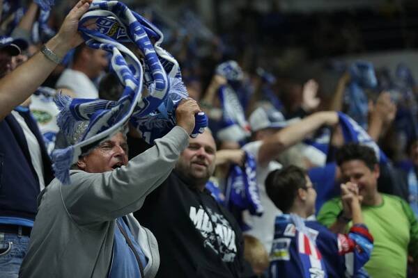 Konec hokejového půstu: fanoušci opět hnali Kometu, najdete se na snímcích?