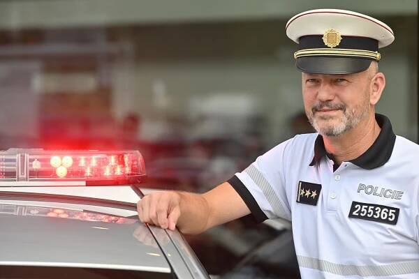 VIDEO: Nová zbraň české policie na piráty silnic je od BMW. Má oči i vzadu
