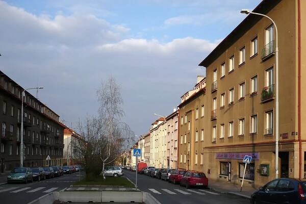 Soubor:Praha, Vokovice - Kladenska.jpg