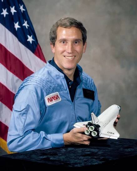 Michael Smith (astronaut)