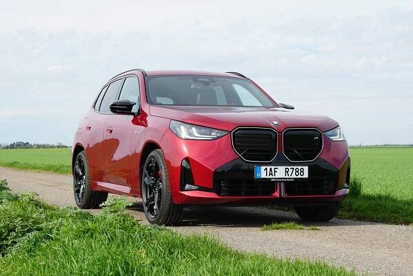 BMW X3 M50 xDrive: Nový král středně velkých SUV?