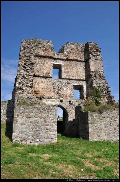 Pustý hrad – Starý Zvolen – horní hrad / hrady-zriceniny.cz