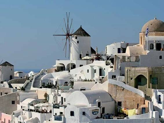 Kde se chlubí nejkrásnějším západem slunce na světě? Na Santorini, ostrově luxusu