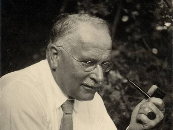 Carl Gustav Jung: Proč se jemný intelektuál stal vzorem komunity hledající opravdového mužství?