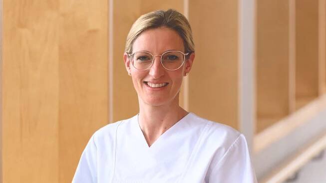 Portrait von Frau Sabine Pfeiffer, Wundmanagerin in den DR. ERLER KLINIKEN. 