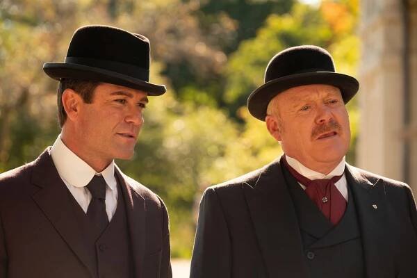 Případy detektiva Murdocha - K smrti šokován - Z filmu - Yannick Bisson, Thomas Craig