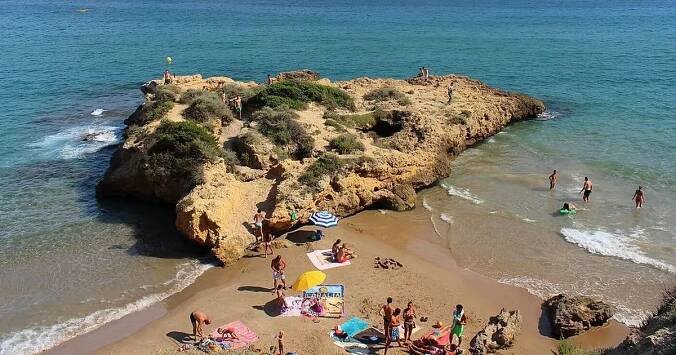 Two British siblings, 11 and 13, drown in front of dad on Spanish beach