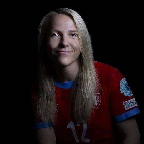 Klára Cahynová : (Ne)prošlapaná cesta | Příběhy | Bez frází