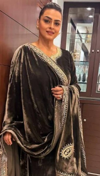 Shilpa Shirodkar's trendy ethnic outfits