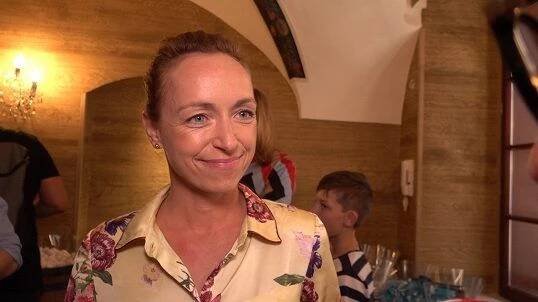 Na plakátech ještě Vilhelmová, v programu Dyková: Po představení Meda, kde je jí 14 i 90, si dá herečka rok pauzu - Super.cz