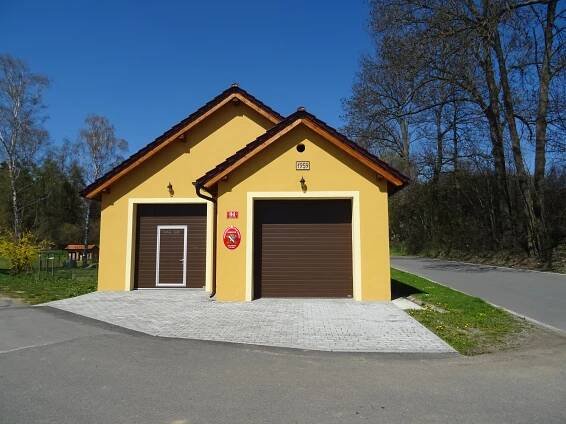 Soubor:Drhovice, hasičská zbrojnice.jpg
