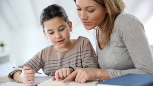 Domácí úkoly: Zrušit, nebo zachovat? Oslovení rodiče se neshodnou