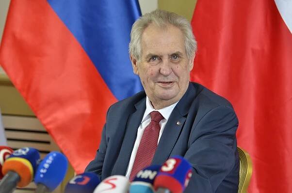 Českého prezidenta Zemana prepustili z nemocnice. Kedy vymenuje nového českého premiéra?