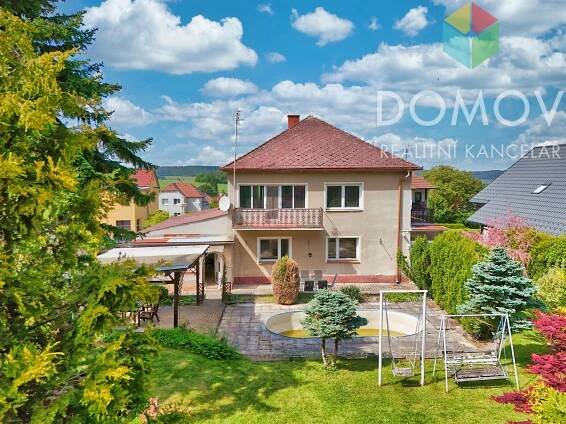 Prostorný dům s nádhernou zahradou vedle lesa | Domov - realitní společnost
