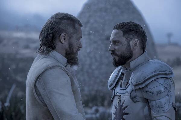 Travis Fimmel, Matias Varela - Vychováni vlky - Faces - Z filmu