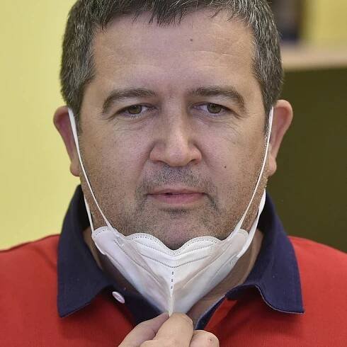 Hamáček se nakazil koronavirem. Šéf krizového štábu ho chytil zřejmě od Tomana