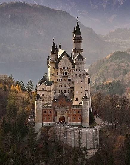 neuschwanstein-2602208_1920-portrait