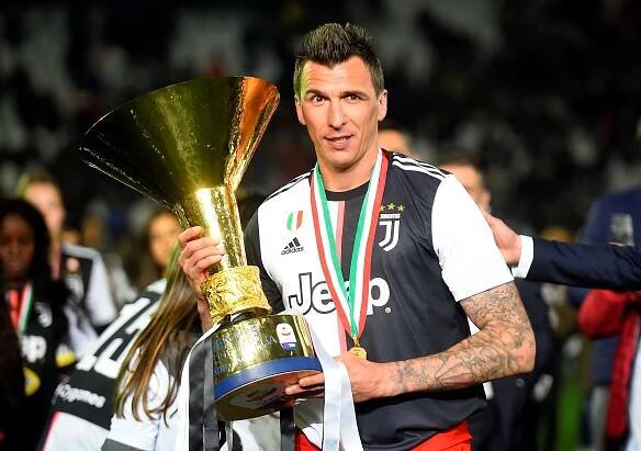 Mario Mandžukić odmítl West Ham i Aston Villu a míří do Španělska