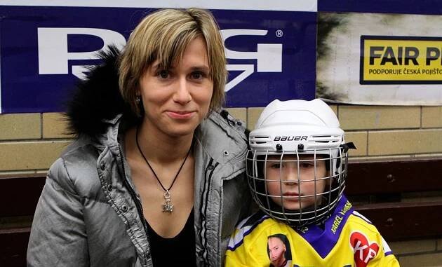 Kateřina Rachůnková, dnes už Vampolová, na fotografii z roku 2012 se synem Matějem.