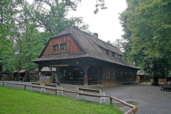 Soubor:Dřevěné valašské městečko1.jpg