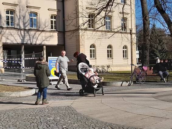 OBRAZEM: Pardubické centrum pro uprchlíky denně odbaví stovky lidí, kočky i psy