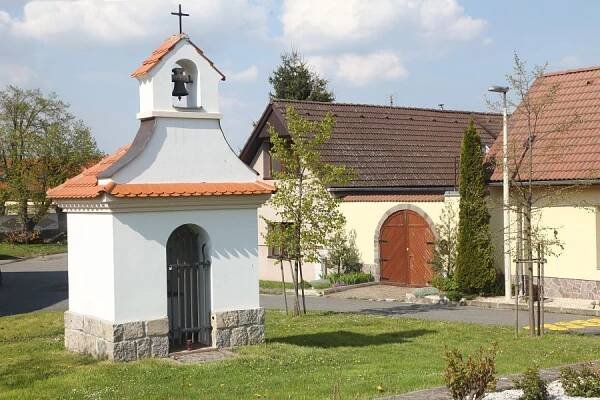 Doubravčice – kaple sv. Jiří – Kolínsko (Cesty a památky)