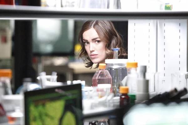 Agenti S.H.I.E.L.D. - Půltucet špinavců - Z filmu - Elizabeth Henstridge