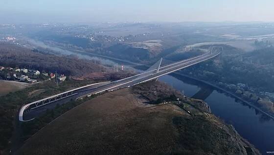 Návrh přemostění vltavského údolí v rámci Pražského okruhu mezi dálničními...