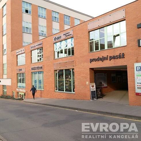 Prodejní prostory v obchodní pasáži Budovy 13, Baťova areálu ve Zlíně