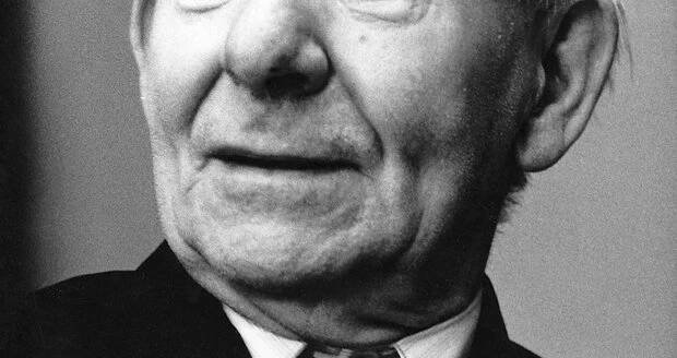 „Už to měl v tom pseudonymu, že předbíhá dobu…“ Herec František Kovářík (†98), profesor Hrbolek z komedie Marečku, podejte mi pero!