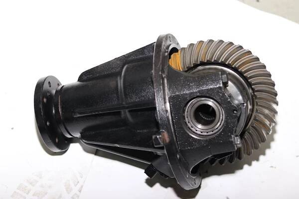 Hino 300 rear diff. (see the picture)