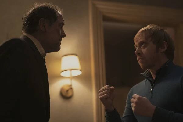 Servant - Espresso - Z filmu - Boris McGiver, Rupert Grint