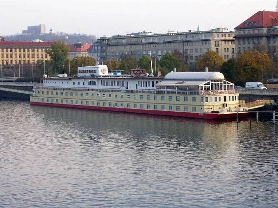 Botel Albatros – Wikipedie