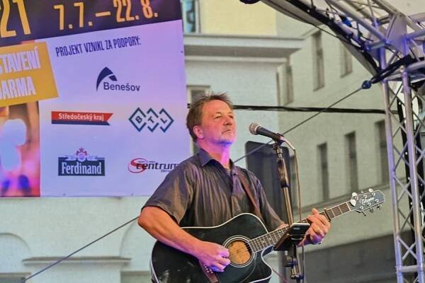 OBRAZEM: Štěpán Kojan potěšil fanoušky mixem písniček Keksu a své sólové tvorby