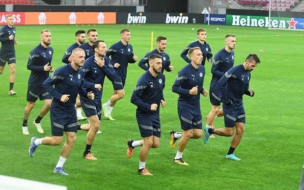 Slavia dál počítá padlé, Schranz má prasklinu v lebce. Slovácko řežou rozhodčí