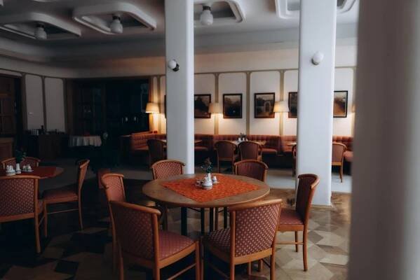 Kavárna a terasa — Parkhotel Golf